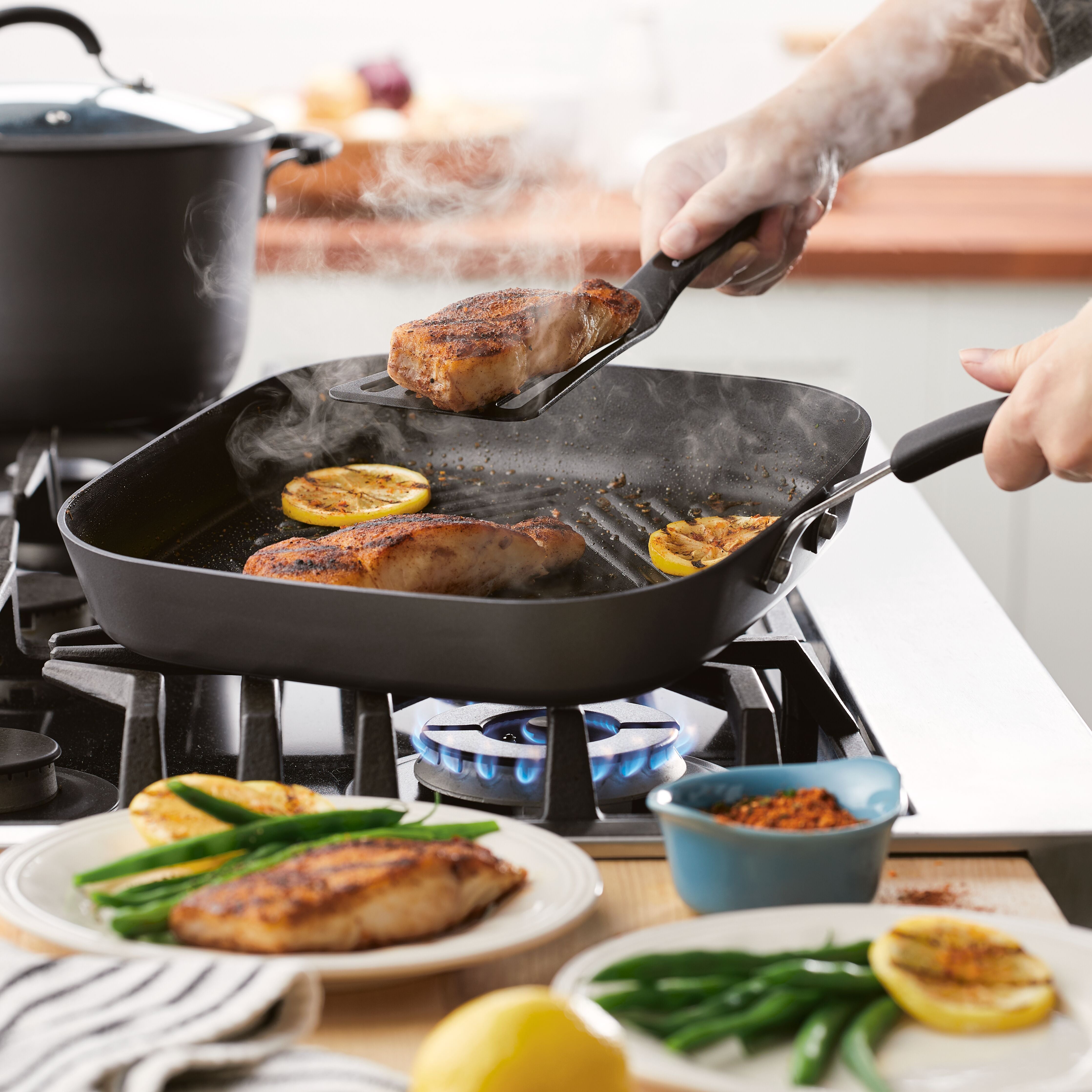 81185_RR_RHP_11inopensqdeepgrillpan_Glam_MILcrop